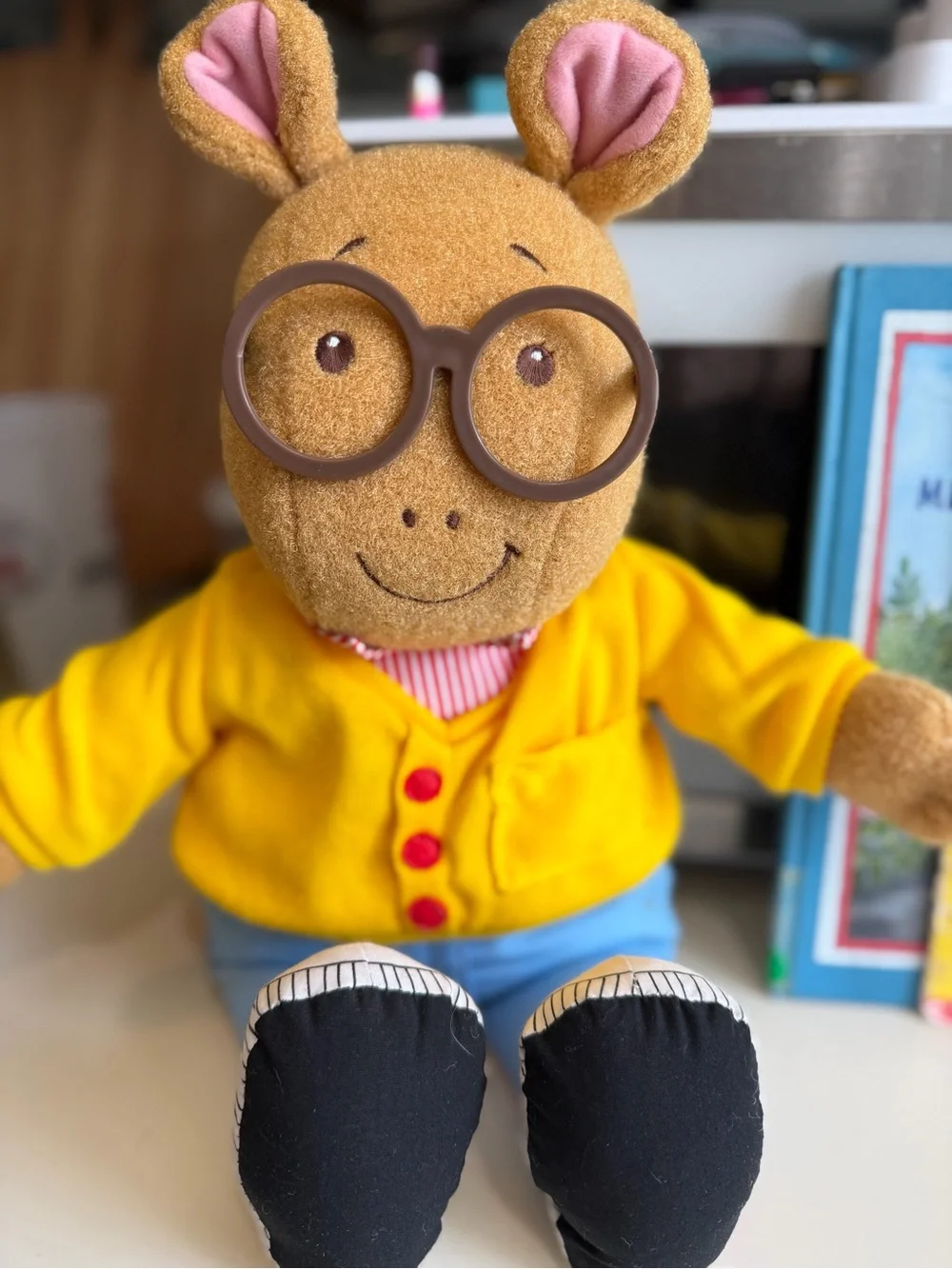 Vintage talking Arthur Plush Doll with Yellow Jacket and 4 Arthur Books